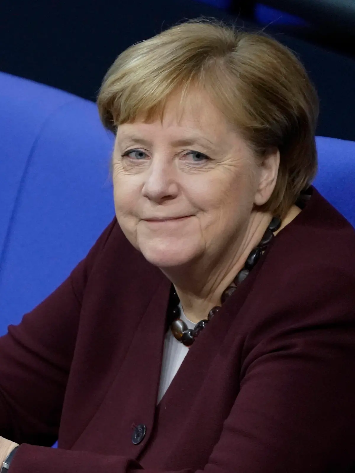  Deutscher Bundestag 195. Sitzung Plenum und Debatte Aktuell, 26.11.2020, Berlin, Angela Merkel die Bundeskanzlerin der Bundesrepublik Deutschland schmunzeln und grinsend auf der Regierungsbank bei der 195. Sitzung des Deutschen Bundestag in Berlin Berlin Berlin Deutschland *** German Bundestag 195 Session Plenary and Debate Current Affairs, 26 11 2020, Berlin, Angela Merkel the Chancellor of the Federal Republic of Germany smiling and grinning on the government bench at the 195 session of the German Bundestag in Berlin Berlin Germany