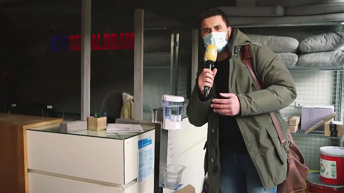 So laufen die „Unter uns“-Dreharbeiten während Corona ab Schauspieler Miloš Vuković
