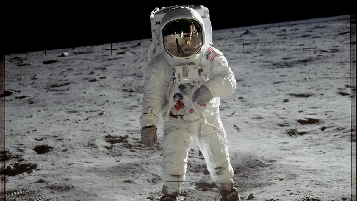 HANDOUT - 20.07.1969, ---, Mond: ARCHIV - US-Astronaut Edwin «Buzz» Aldrin steht auf der Mondoberfläche. Rechts im Bild ist dabei ein Stück der Mondlandefähre «Eagle» zu sehen. Die Zeiss-Objektive der von den Astronauten eingesetzten Kameras der Mondmission waren mit Gläsern der Mainzer Firma Schott bestückt. (Zu dpa " Mainz und «Apollo 11» - es gibt Querverbindungen") Foto: Neil Armstrong/NASA/dpa - ACHTUNG: Nur zur redaktionellen Verwendung und nur mit vollständiger Nennung des vorstehenden Credits +++ dpa-Bildfunk +++