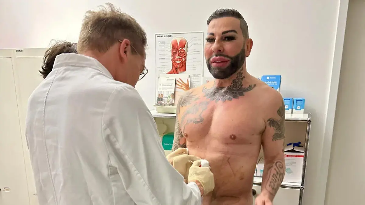 Harald Glööckler beim Beauty-Doc