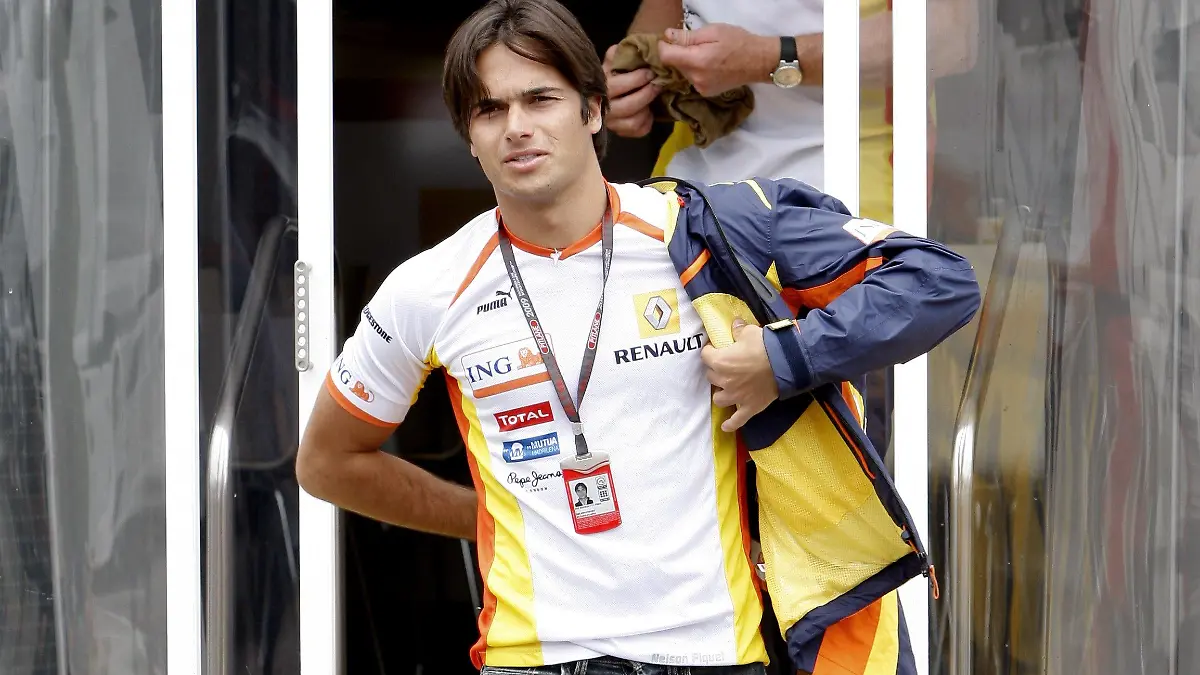ARCHIV - Der brasilianische Nelson Piquet Junior vom Formel-1-Team Renault aufgenommen beim GP Türkei in Istanbul (Archivfoto vom 04.06.2009). Das Formel-1-Team Renault hat sich von seinem brasilianischen Piloten Nelson Piquet Junior getrennt. Das bestätigte Piquet am Montag auf seiner Internetseite. Foto: Kerim Okten (zu dpa 0707 vom 03.08.2009) +++(c) dpa - Bildfunk+++