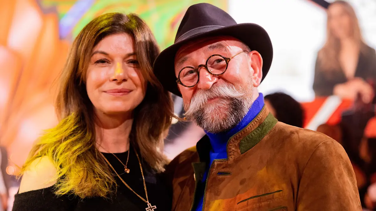 15.04.2023, Nordrhein-Westfalen, Köln: Horst Lichter, Fernsehkoch und Autor, und seine Frau Nada Lichter stehen in der RTL-Tanzshow "Let's Dance" im Coloneum auf dem Parkett. Foto: Rolf Vennenbernd/dpa +++ dpa-Bildfunk +++