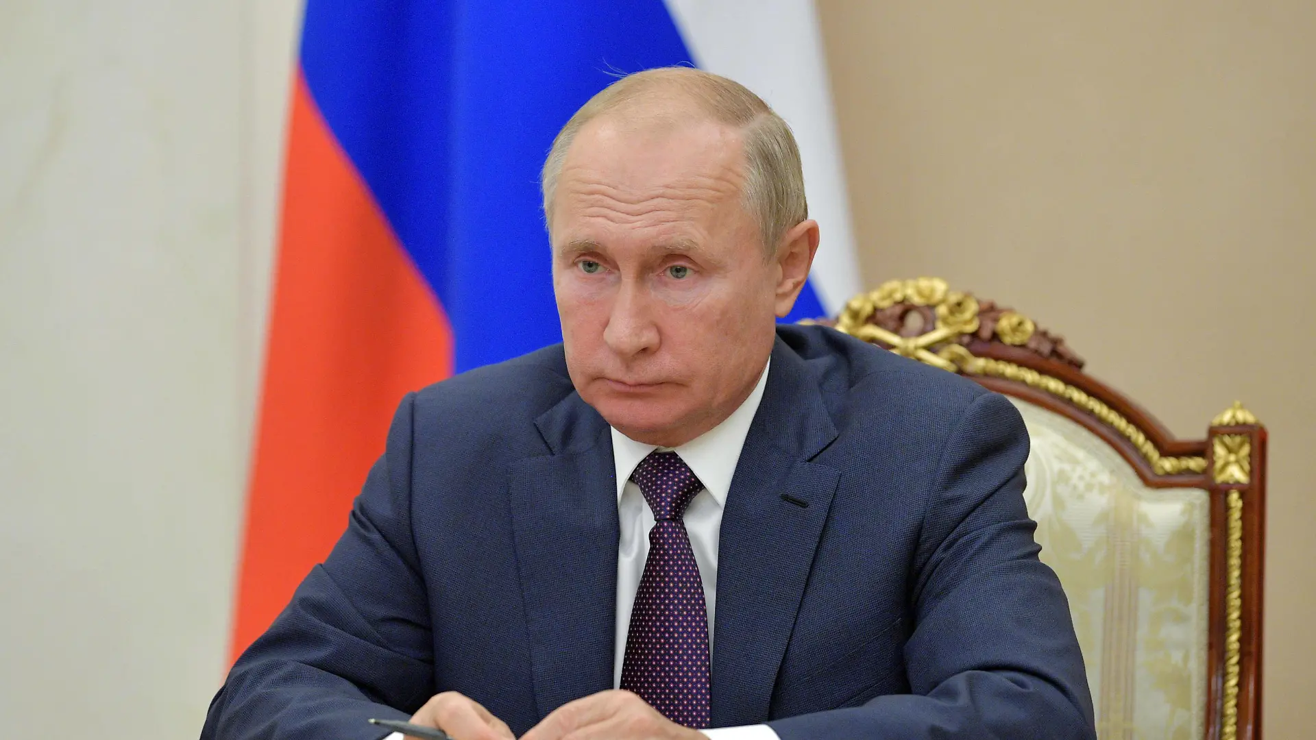 MOSCOW, RUSSIA - NOVEMBER 23, 2020: Russia s President Vladimir Putin R during a video conference meeting with Pskov Region Governor Mikhail Vedernikov at the Moscow Kremlin. Alexei Druzhinin/Russian Presidential Press and Information Office/TASS PUBLICATIONxINxGERxAUTxONLY TS0EF614