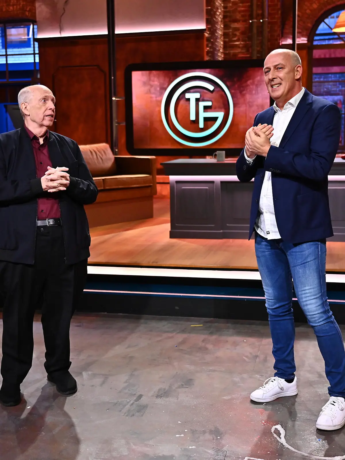 Reiner Calmund und Mario Basler haben es in der 5. Folge von "Täglich frisch geröstet" miteinander zu tun