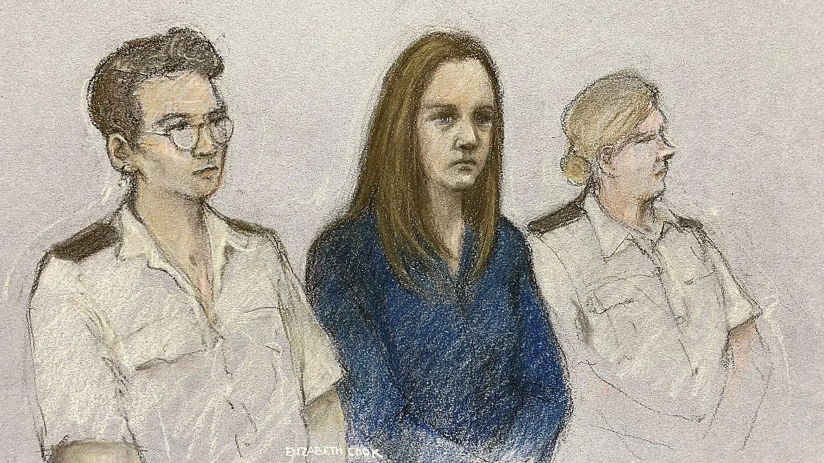 ILLUSTRATION - 10.08.2023, Großbritannien, Manchester: Diese bisher unveröffentlichte Gerichtszeichnung vom 10.08.23 zeigt die Krankenschwester (M) Lucy Letby, die der Urteilsverlesung im Manchester Crown Court zuhört. Im Fall der wegen Mordes und versuchten Mordes mehrerer Babys schuldig gesprochenen englischen Krankenschwester Letby soll am 21.08.2023 das Strafmaß verkündet werden. Foto: Elizabeth Cook/PA Wire/dpa - ACHTUNG: Nur zur redaktionellen Verwendung und nur mit vollständiger Nennung des vorstehenden Credits +++ dpa-Bildfunk +++