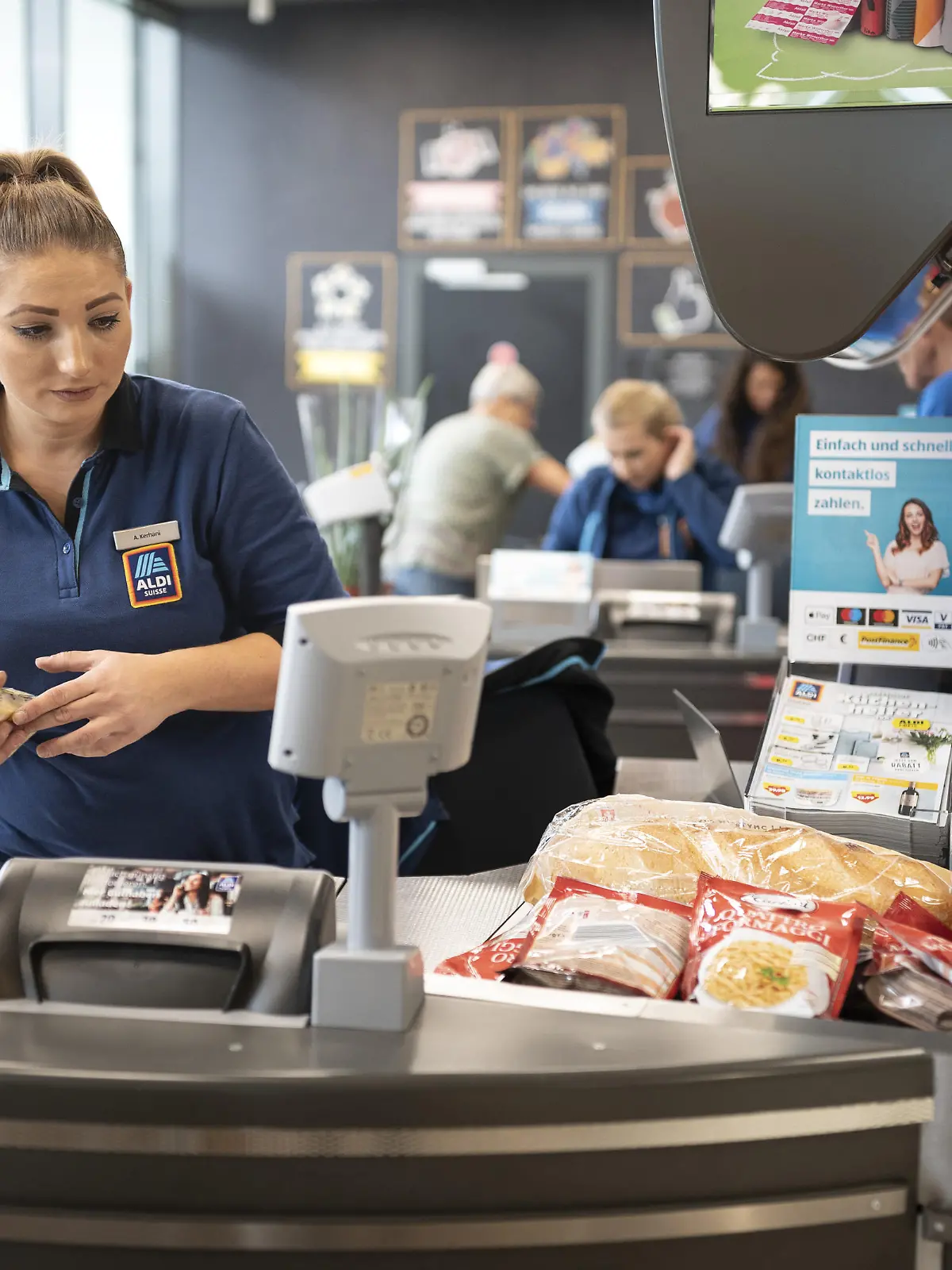 SWITZERLAND INGENBOHL ALDI SUISSE Mindestlohn Aldi
