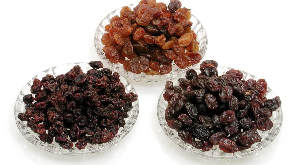 Viele Begriffe für eine Frucht: Sultaninen, Korinthen und Rosinen unterscheiden sich dennoch durch ihre Herstellung und die verwendete Traubensorte.