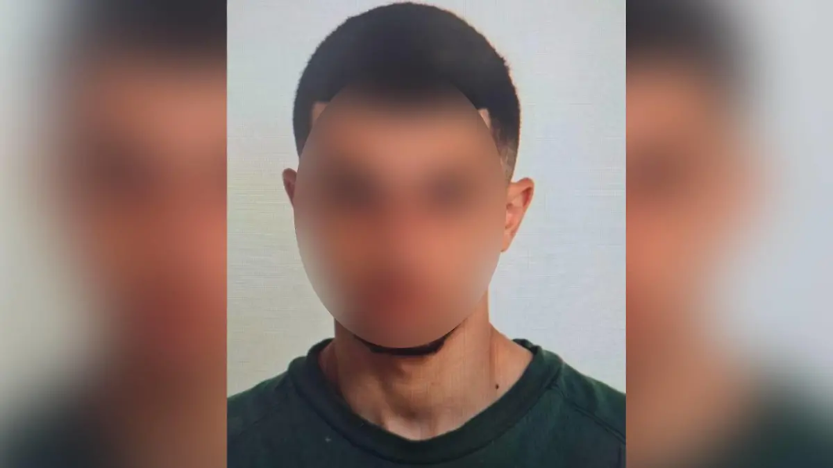Dieser junge Mann soll von Maskierten aus der Haft befreit worden sein.
