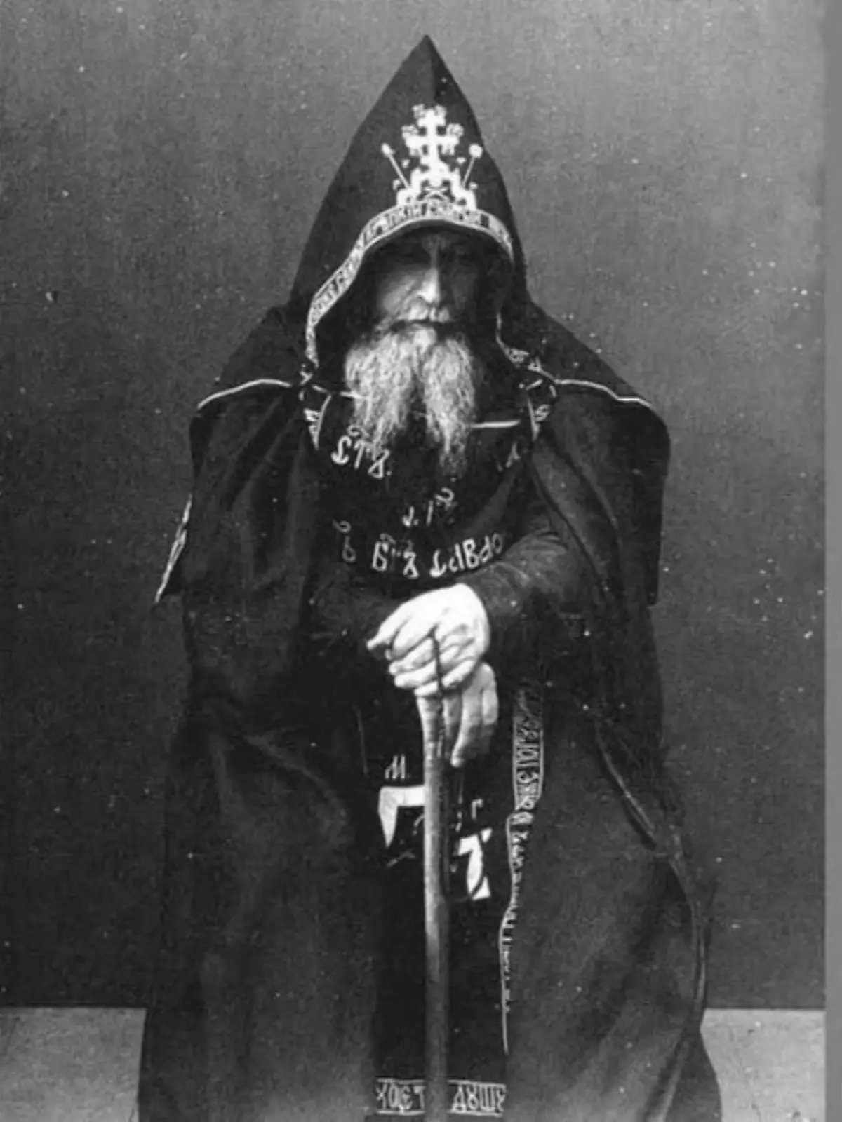 Ein Foto des griechischen Mönchs Mihailo Tolotos