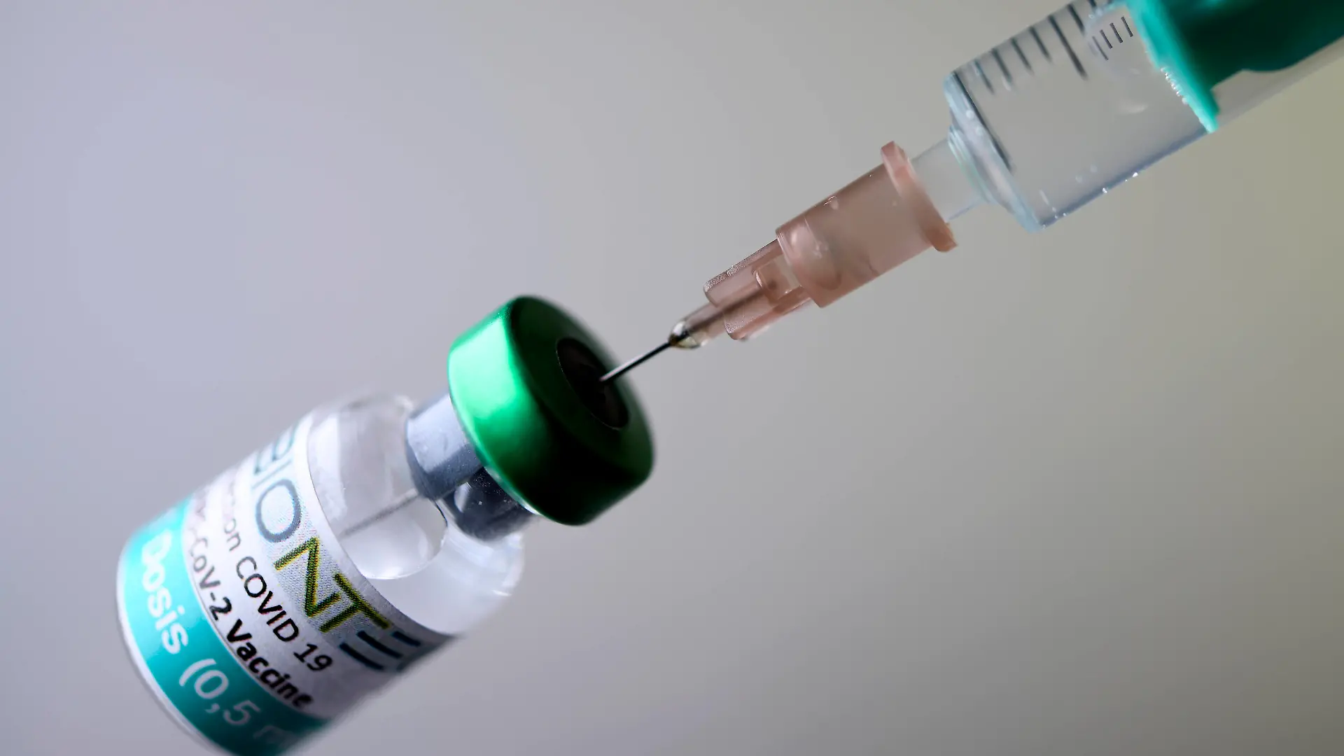 BIONTECH Impfstoff STOCK FOTO COVID 19 SARS-CoV-2 VACCINE Impfung- Impfstoff Stock Bilder vom 22.11.2020 Meerbusch *** BIONTECH VACCINE Vaccine STOCK PHOTO COVID 19 SARS CoV 2 VACCINE Vaccine Stock Pictures from 22 11 2020 Meerbusch