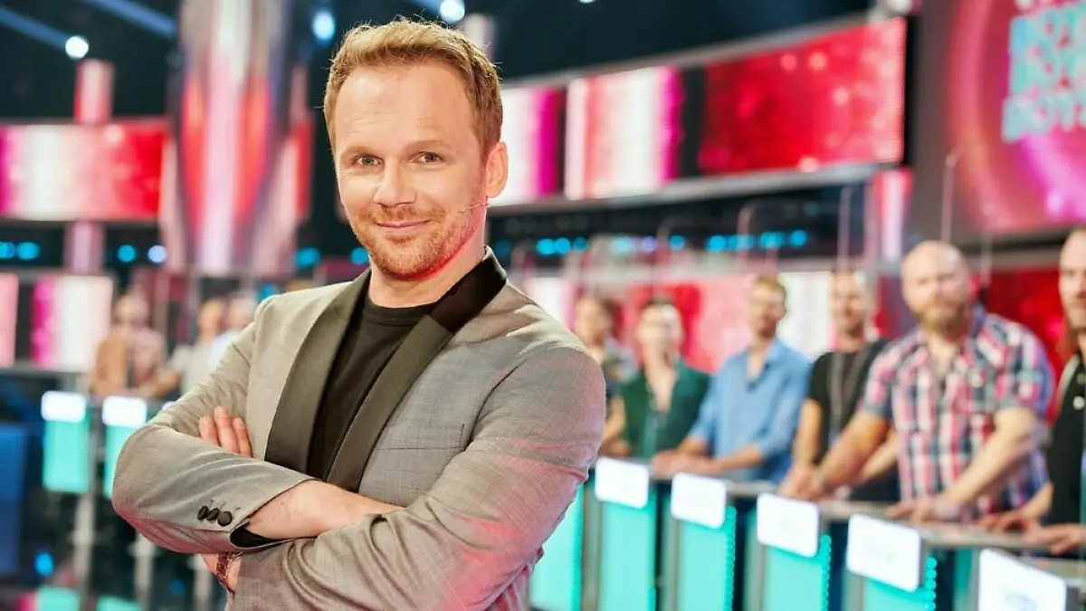 "Take Me Out": Ralf Schmitz begrüßt schwule Männer an den Buzzern