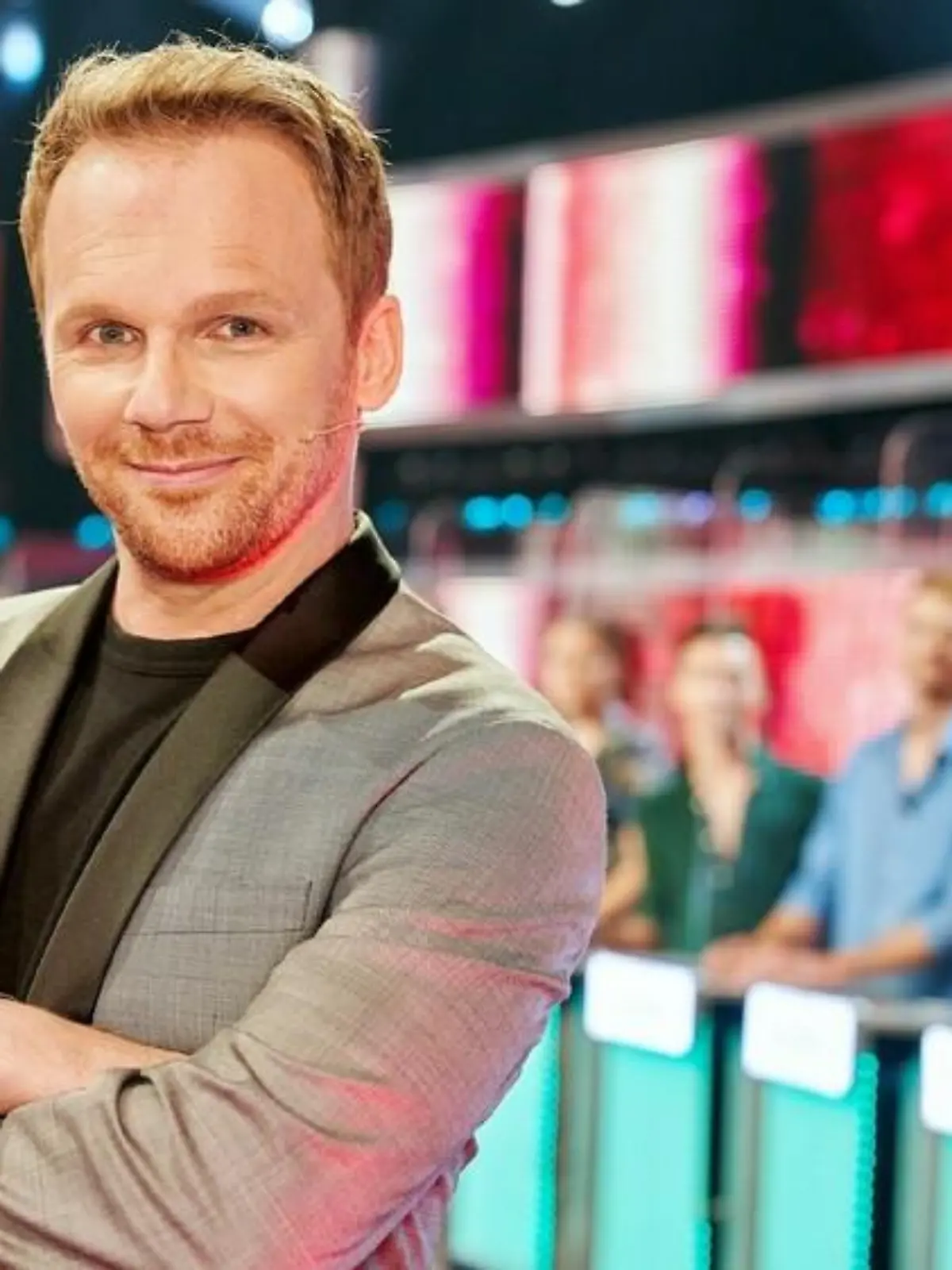 "Take Me Out": Ralf Schmitz begrüßt schwule Männer an den Buzzern