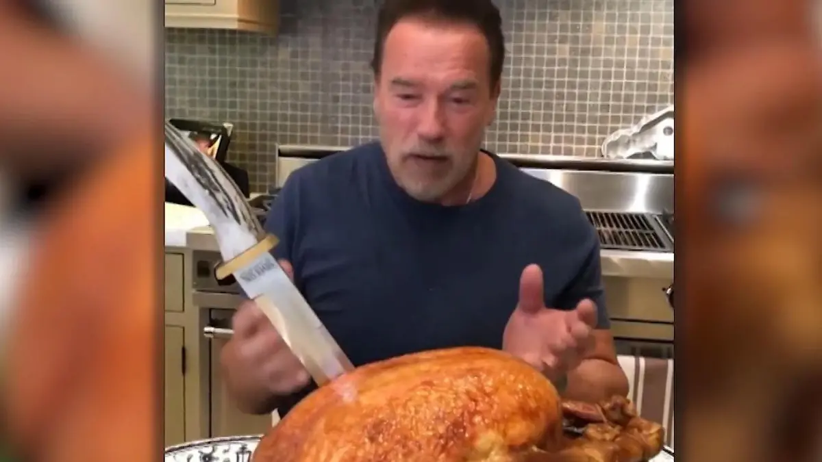 Schwarzenegger hilft - mit Truthahn Arnie macht Satt