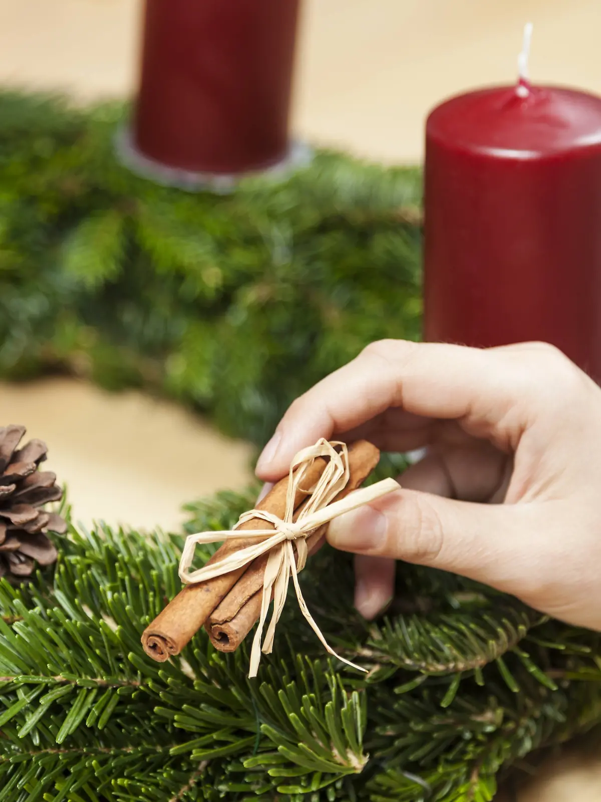  Adventskranz basteln, mit Zimt schmücken Adventskranz basteln, mit Zimt schmücken