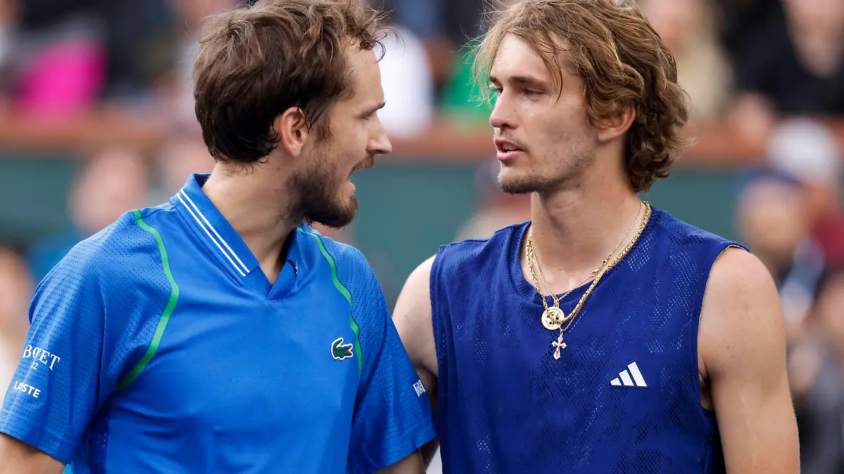 March 14, 2023 Alexander Zverev of Germany congratulates Daniil Medvedev of Russia during the 2023 BNP Paribas Open at Indian Wells Tennis Garden in Indian Wells, California. Mandatory Photo Credit: /CSM Indian Wells United States of America - ZUMAc04_ 20230314_zaf_c04_108 Copyright: xCharlesxBausx