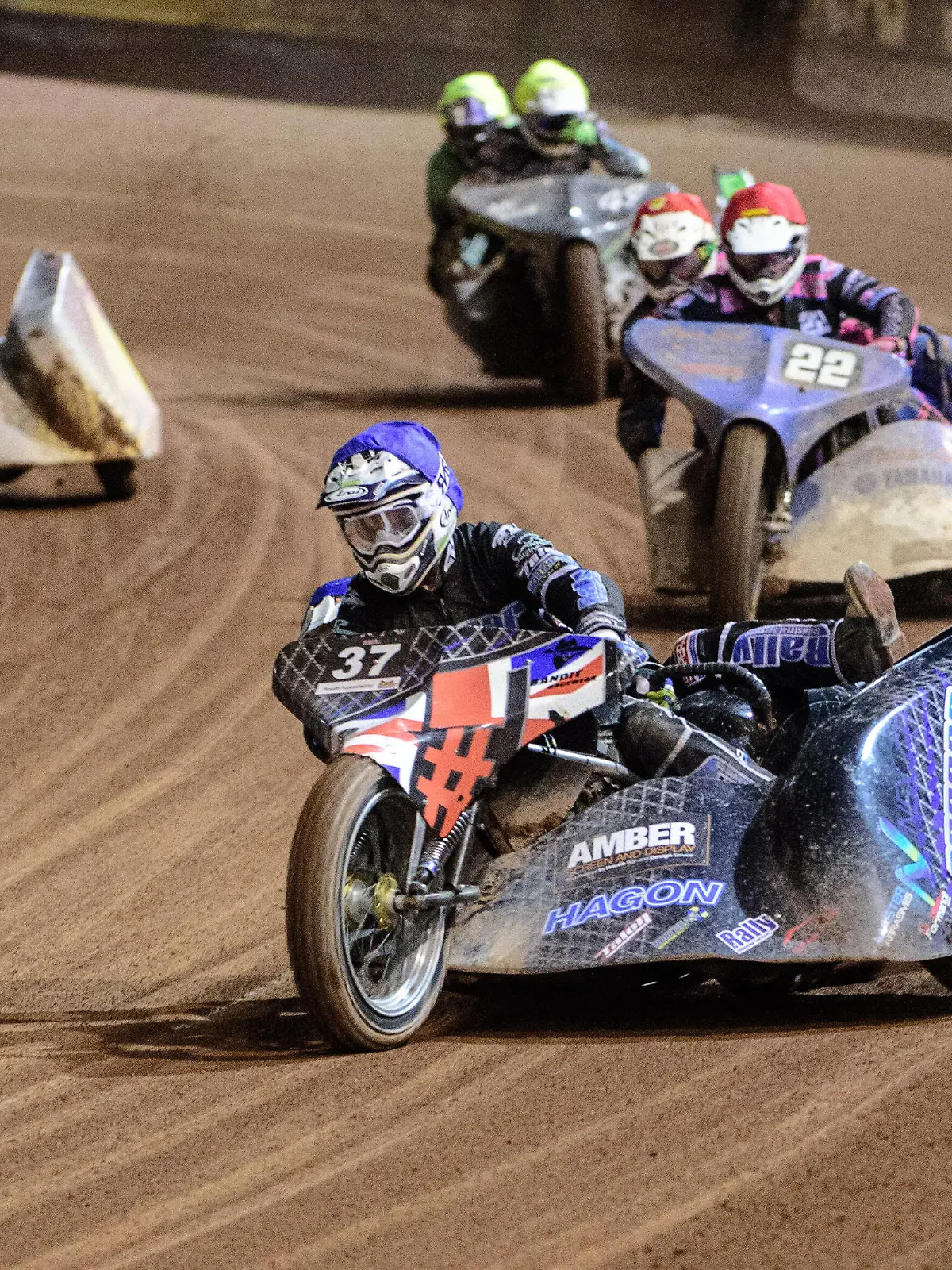 Manchester Masters Sidecar Speedway and Flat Track Racing Mark Cossar & Gareth Williams Blue leads Will Penfold & Ricky Pay Red Tom Cossar & Wayne Rickards White and Gareth Winterburn & Bradley Atkinson Yellow during the Manchester Masters Sidecar Speedway and Flat Track Racing at the National Speedway Stadium, Manchester on Saturday 30th October 2021. Phobo by Ian Charles/MI News/NurPhoto Manchester United Kingdom PUBLICATIONxNOTxINxFRA Copyright: xMIxNewsx fletcher-manchest211030_npoYe 