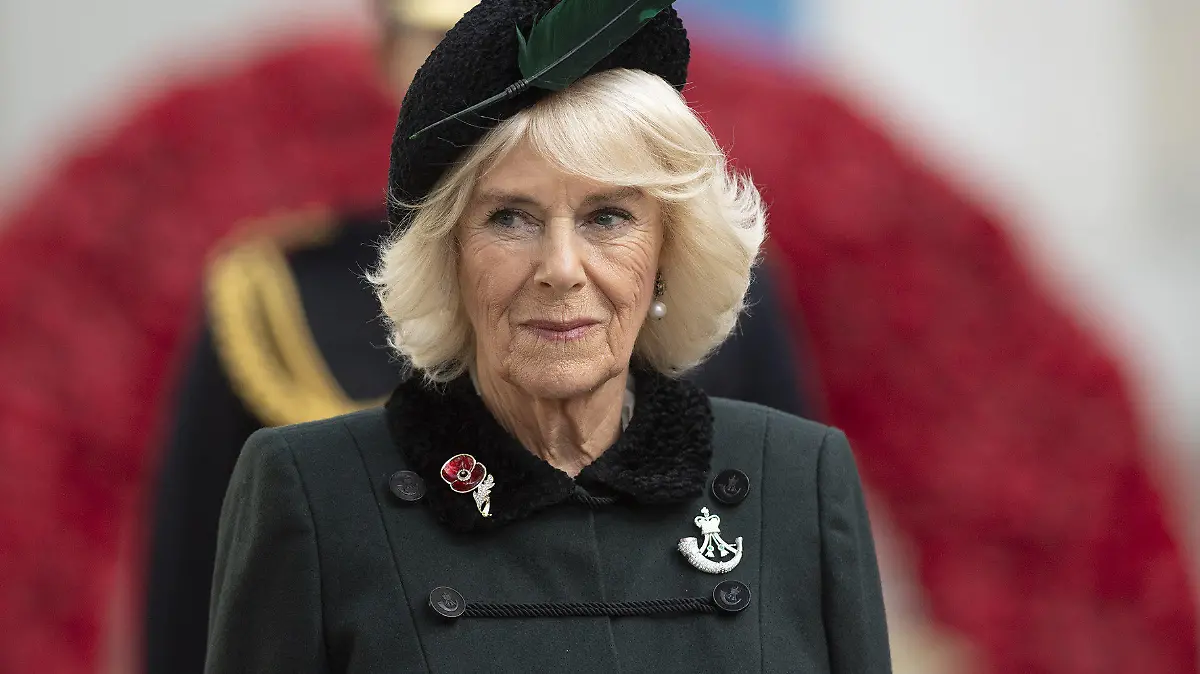 04.11.2020, Großbritannien, London: Camilla, Herzogin von Cornwall, besucht den Gedenkgarten "Field of Remembrance", der seit 92 Jahren besteht, vor den Feierlichkeiten zum Remembrance Day, dem Tag des Waffenstillstands. Foto: Eddie Mulholland/The Daily Teleg/PA Wire/dpa +++ dpa-Bildfunk +++