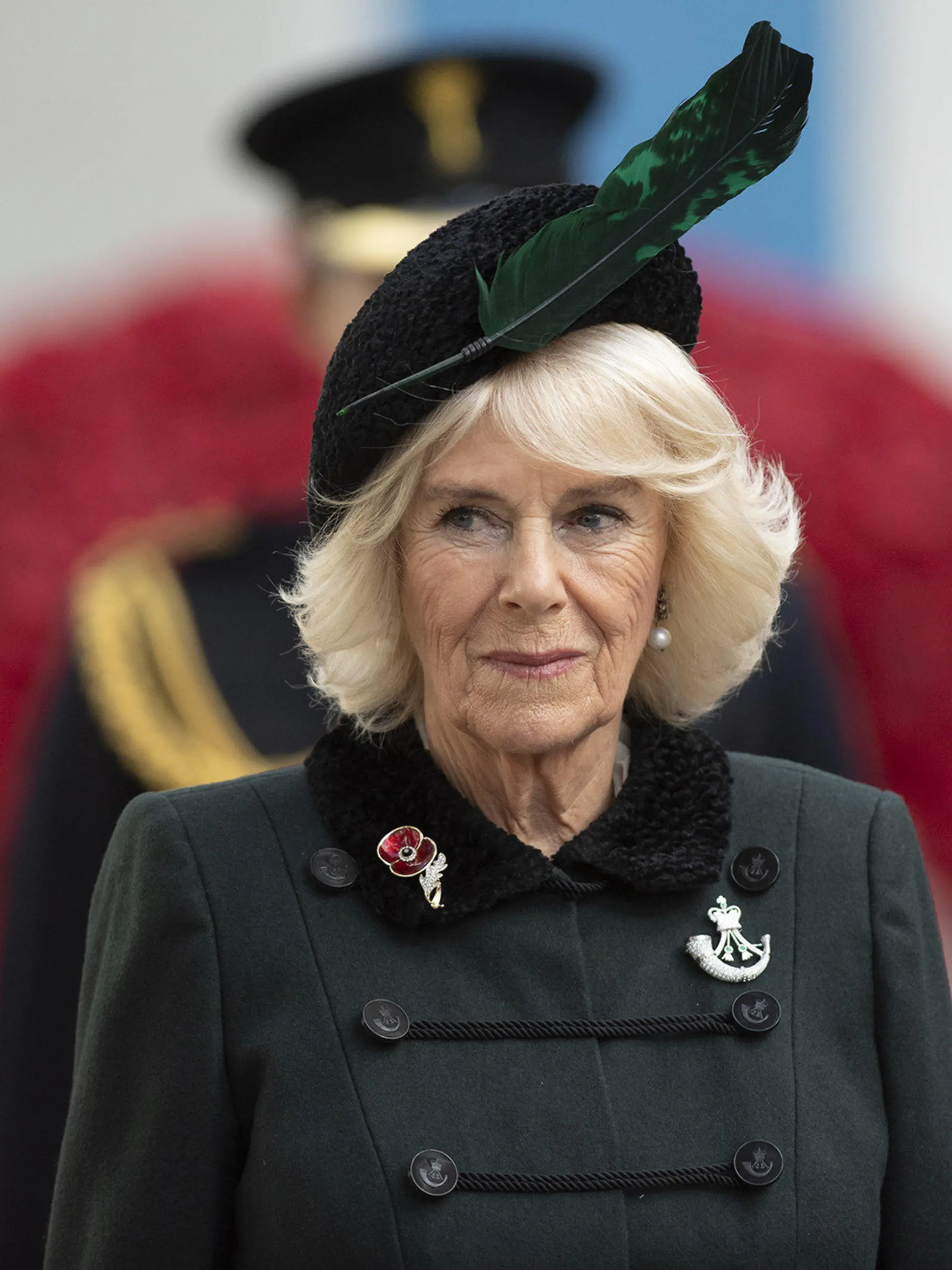04.11.2020, Großbritannien, London: Camilla, Herzogin von Cornwall, besucht den Gedenkgarten "Field of Remembrance", der seit 92 Jahren besteht, vor den Feierlichkeiten zum Remembrance Day, dem Tag des Waffenstillstands. Foto: Eddie Mulholland/The Daily Teleg/PA Wire/dpa +++ dpa-Bildfunk +++