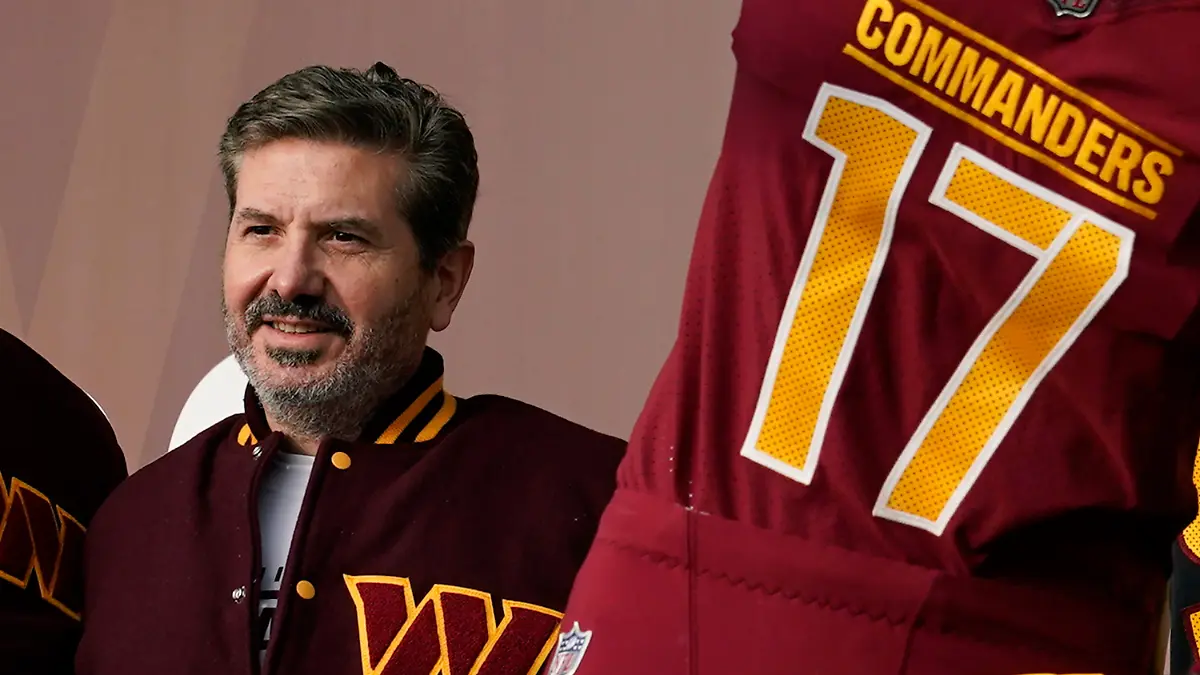 ARCHIV - 02.02.2022, USA, Landover: Dan Snyder von den Washington Commanders während einer Veranstaltung zur Enthüllung des neuen Unternehmensauftritts des NFL-Football-Teams. Medienberichten zufolge soll das Team für eine Rekordsumme verkauft werden. (zu dpa: «Medien: NFL-Team Washington Commanders wird verkauft») Foto: Patrick Semansky/AP/dpa +++ dpa-Bildfunk +++