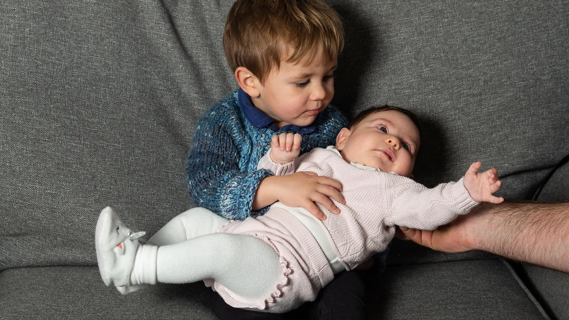 Cameron mit Zwillingsschwester Isabella