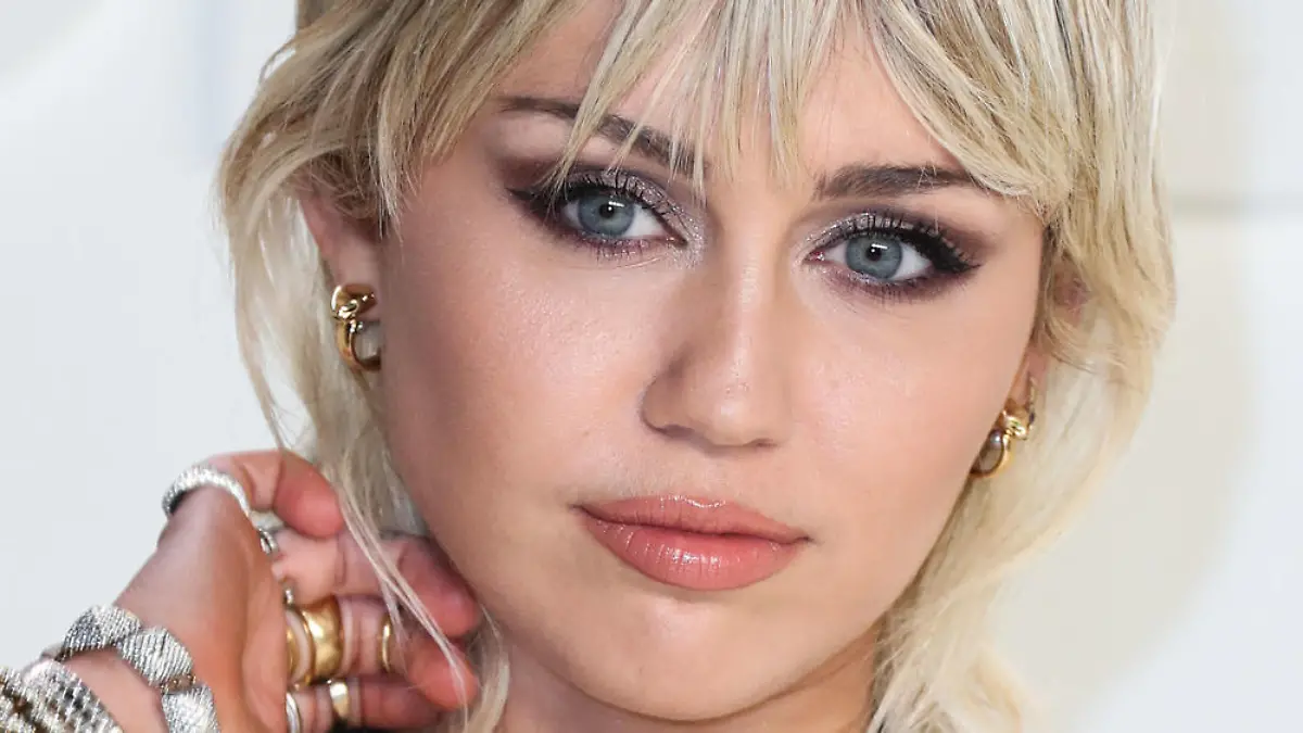 Miley Cyrus: In der Pandemie konnte sie nicht nüchtern bleiben