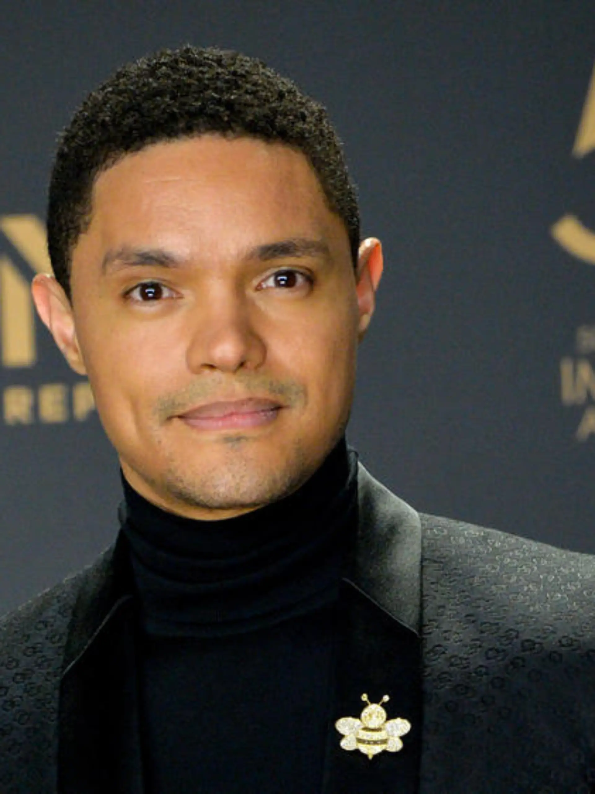 Comedian Trevor Noah moderiert die Grammy Awards 2021