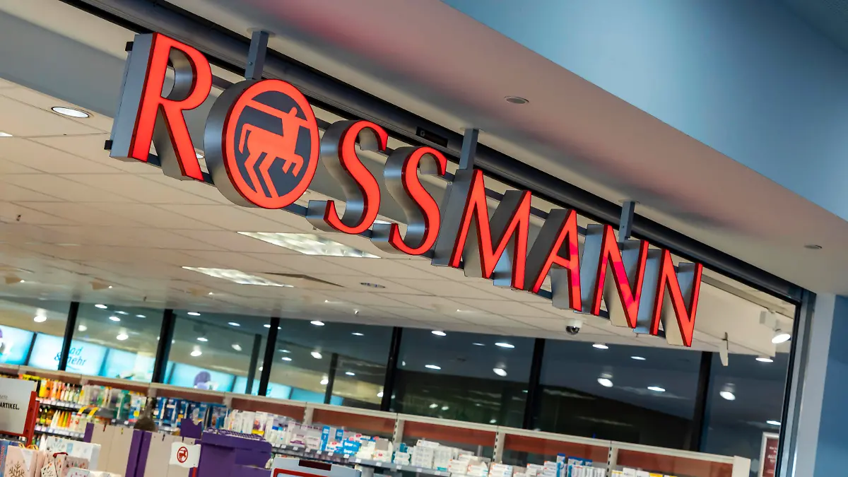  DEU, Deutschland, Baden-Württemberg, 14.11.2019: Drogeriemarktkette Rossmann. *** DEU, Germany, Baden Württemberg, 14 11 2019 Drugstore chain Rossmann