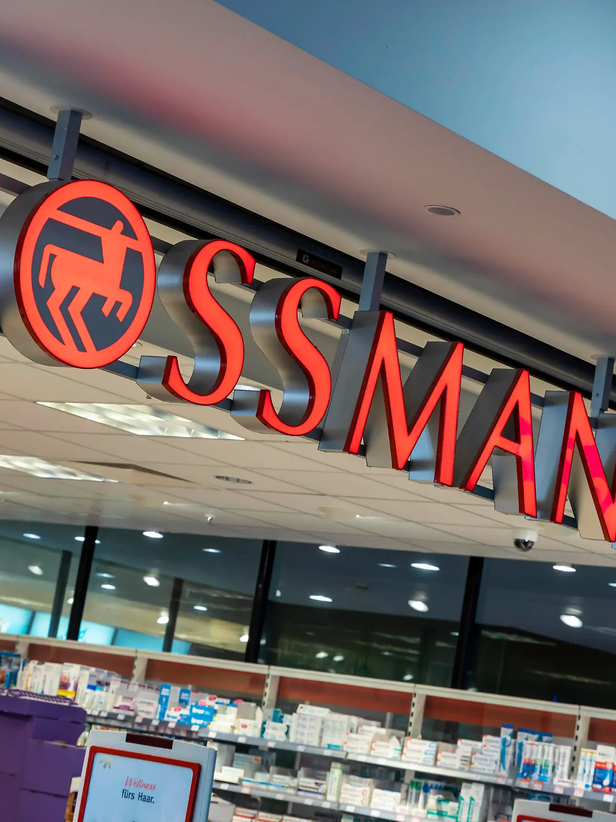  DEU, Deutschland, Baden-Württemberg, 14.11.2019: Drogeriemarktkette Rossmann. *** DEU, Germany, Baden Württemberg, 14 11 2019 Drugstore chain Rossmann