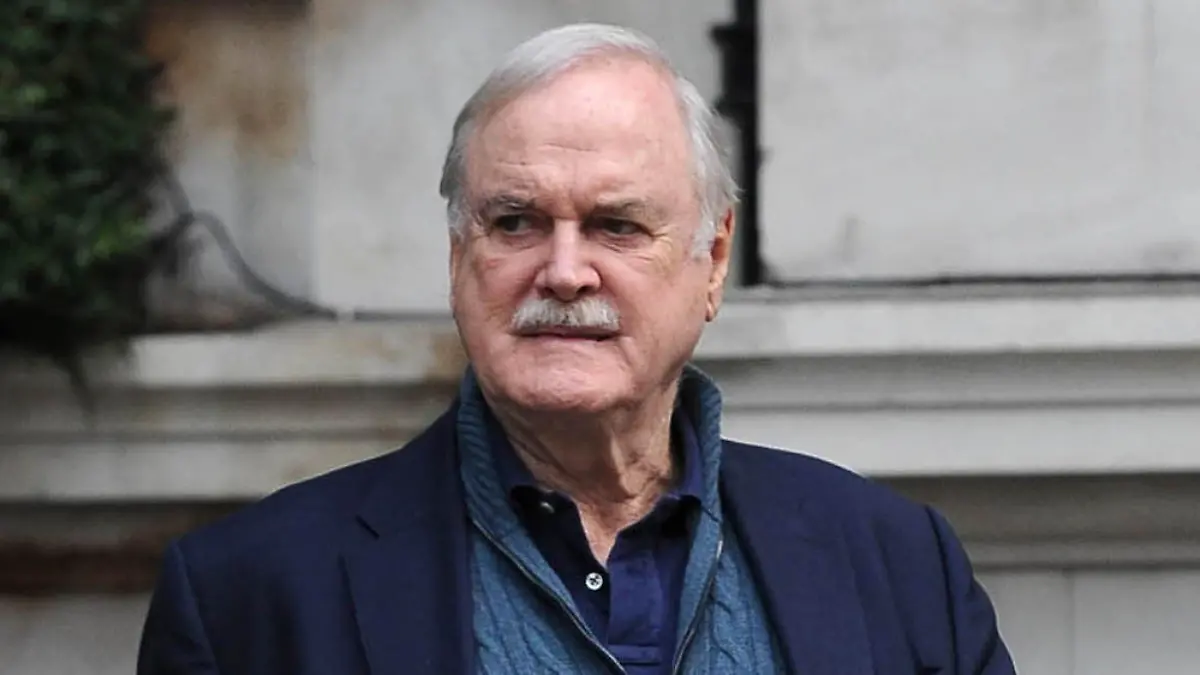 Ärger um John Cleese: "Monty Python"-Star äußert sich transphob
