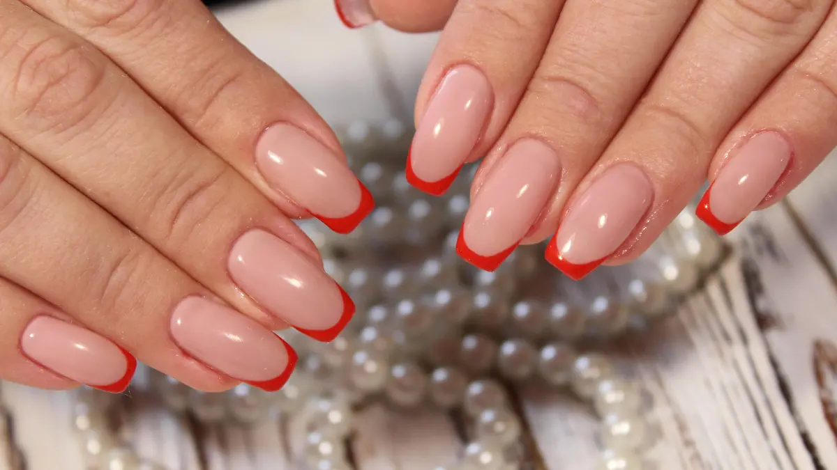 French manicure with pearls, 17.04.2020 18:17:25, Copyright: xizzzix Panthermedia28331155