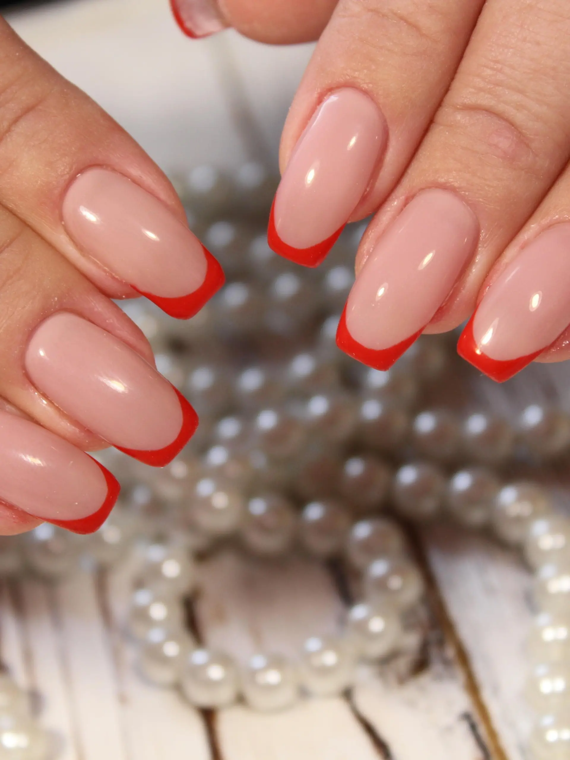 French manicure with pearls, 17.04.2020 18:17:25, Copyright: xizzzix Panthermedia28331155