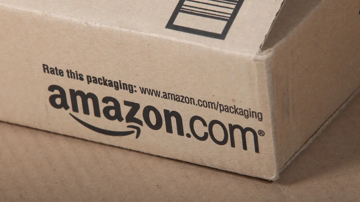 Dec. 27, 2013 - (FILE PHOTO) - Amazon.com is offering $20 gift cards and refunds on shipping charges to customers who did not get their Christmas orders on time. PICTURED: Sep. 29, 2011 - Aliso Viejo, California, U.S. - Amazon.com Inc. Chief Executive Jeff Bezos said that the online retailer would collect taxes on its sales to California residents by 2013