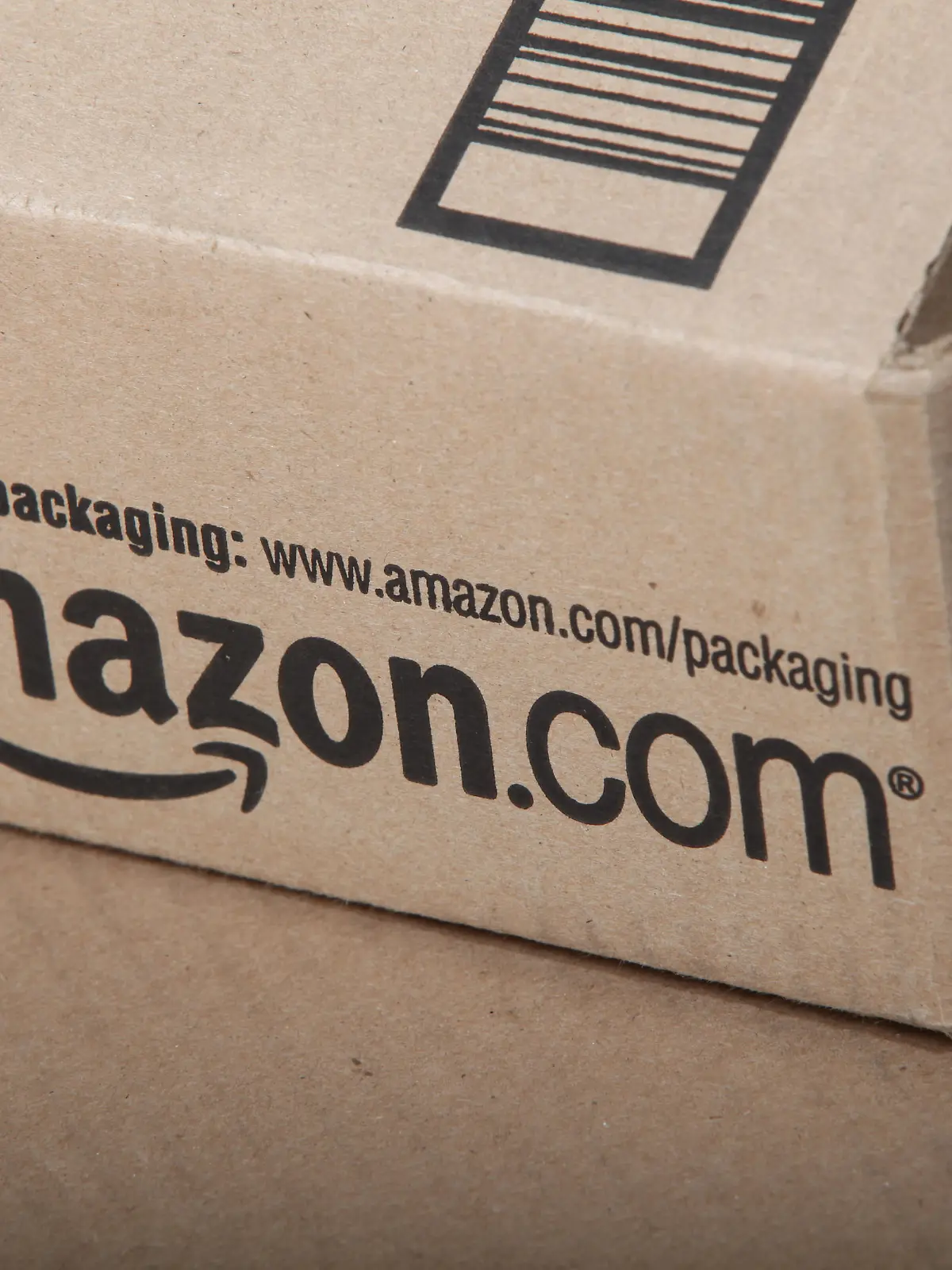 Dec. 27, 2013 - (FILE PHOTO) - Amazon.com is offering $20 gift cards and refunds on shipping charges to customers who did not get their Christmas orders on time. PICTURED: Sep. 29, 2011 - Aliso Viejo, California, U.S. - Amazon.com Inc. Chief Executive Jeff Bezos said that the online retailer would collect taxes on its sales to California residents by 2013