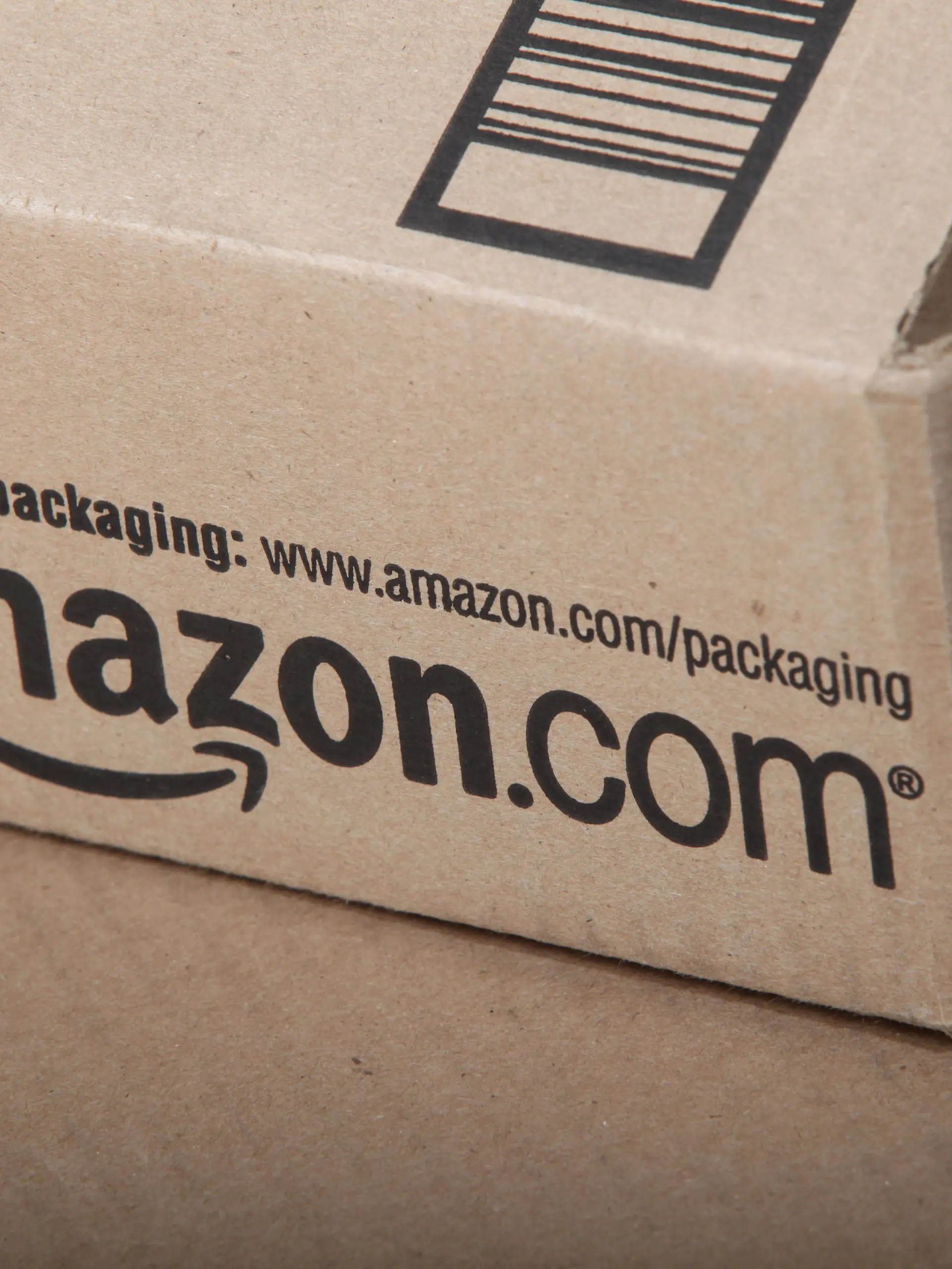 Dec. 27, 2013 - (FILE PHOTO) - Amazon.com is offering $20 gift cards and refunds on shipping charges to customers who did not get their Christmas orders on time. PICTURED: Sep. 29, 2011 - Aliso Viejo, California, U.S. - Amazon.com Inc. Chief Executive Jeff Bezos said that the online retailer would collect taxes on its sales to California residents by 2013