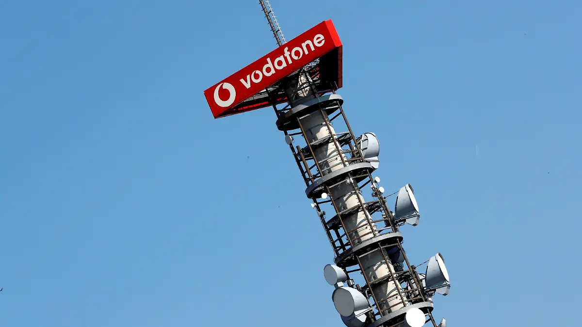 FILE PHOTO: Different types of 4G, 5G and data radio relay antennas for mobile phone networks are pictured on a relay mast operated by Vodafone in Berlin, Germany April 8, 2019. REUTERS/Fabrizio Bensch/File Photo