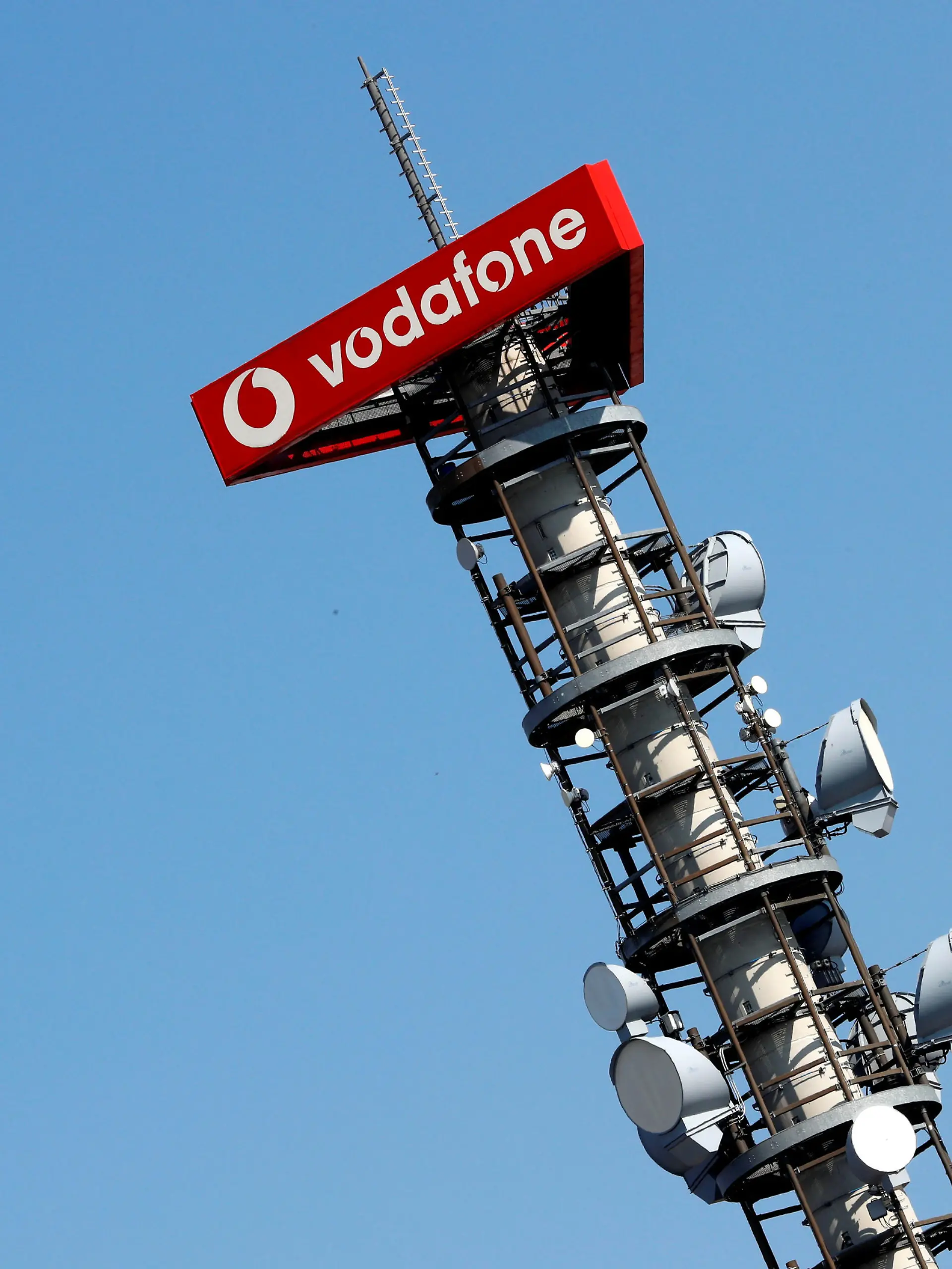 FILE PHOTO: Different types of 4G, 5G and data radio relay antennas for mobile phone networks are pictured on a relay mast operated by Vodafone in Berlin, Germany April 8, 2019.     REUTERS/Fabrizio Bensch/File Photo