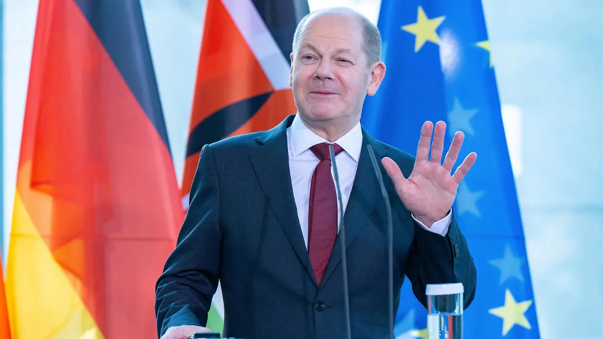 Bundeskanzler Olaf Scholz Bundeskanzler Olaf Scholz SPD empfängt Staatspräsident Republik Kenia, William Ruto im Bundeskanzleramt Berlin Berlin GER *** Federal Chancellor Olaf Scholz Federal Chancellor Olaf Scholz SPD receives President of the Republic of Kenya, William Ruto at the Federal Chancellery Berlin Berlin GER