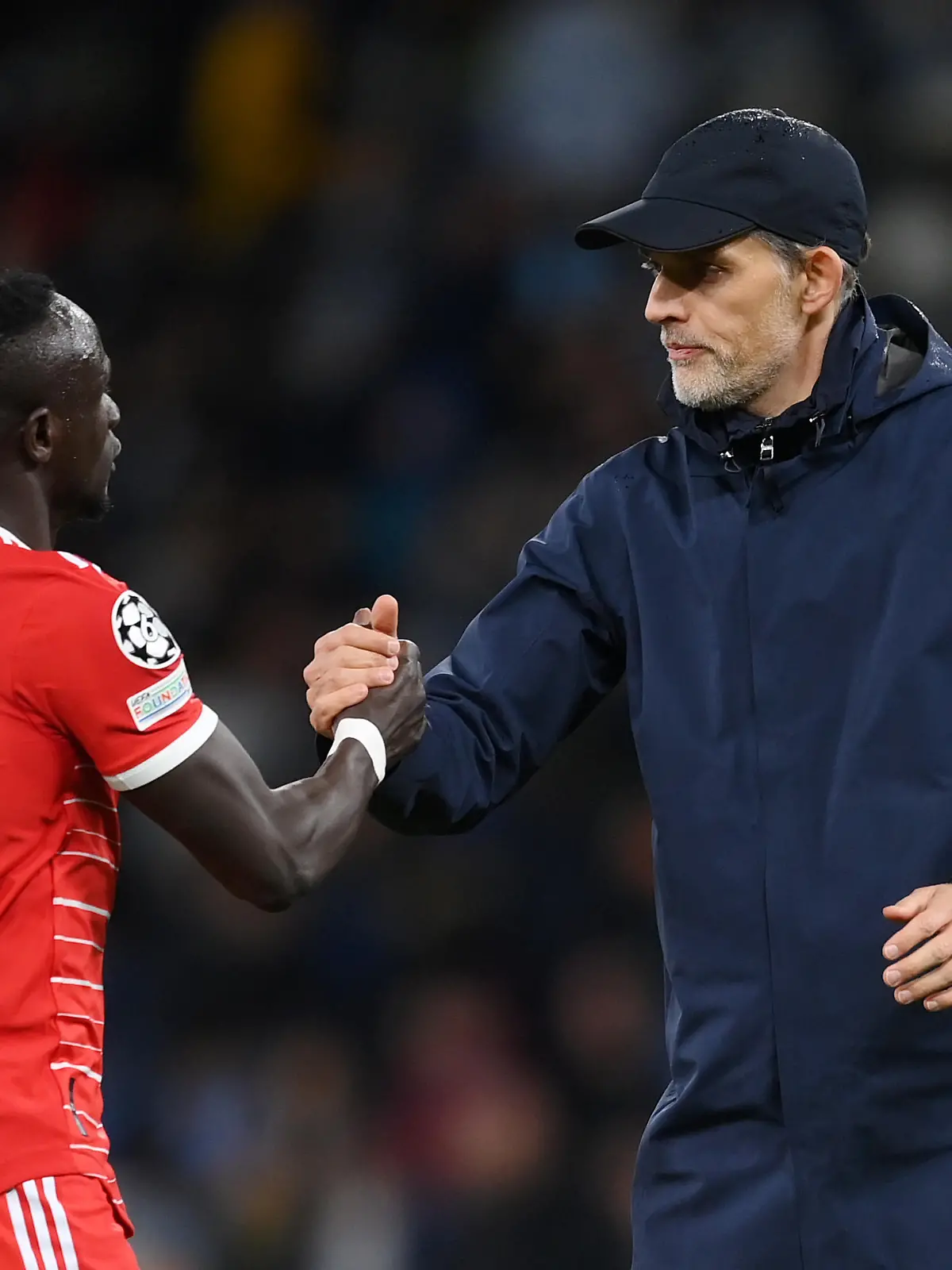 MANCHESTER, ENGLAND - APRIL 11: Thomas Tuchel, Head Coach of FC Bayern Munich, shakes hands with Sadio Mane after the team's defeat in the UEFA Champions League quarterfinal first leg match between Manchester City and FC Bayern München at Etihad Stadium on April 11, 2023 in Manchester, England. (Photo by Shaun Botterill/Getty Images)