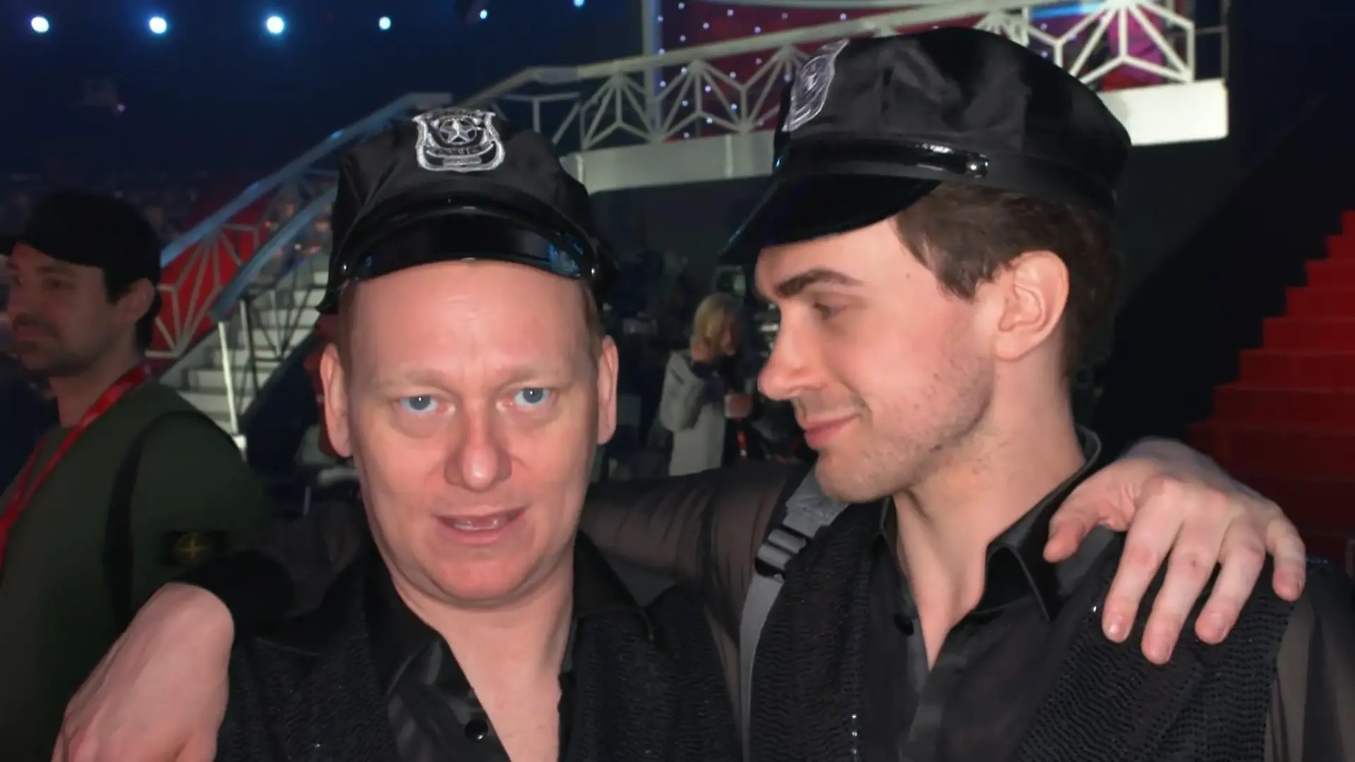 Knossi und Timon teasen an: "Es wird sexy, es wird erotisch, es wird nackt"