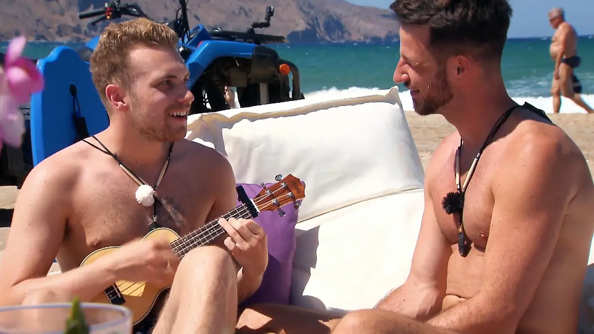 Vincent singt sich in Alex' Herz Er holt die Ukulele raus