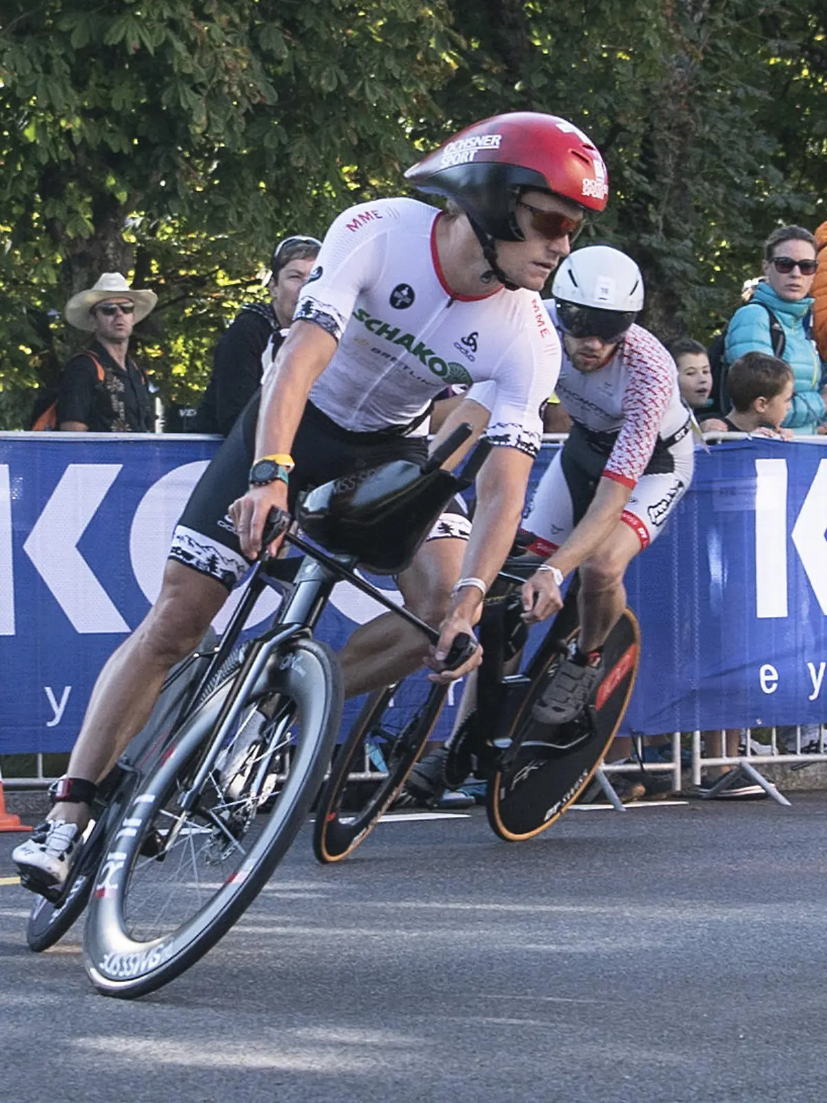 Der Schweizer Jan Van Berkel beim Radfahren am Triathlon Ironman Switzerland, am Sonntag, 5. September 2021, in Thun. Es muessen folgende Disziplinen absolviert.werden: 3,8 Kilometer Schwimmen, 180,2 Kilometer Radfahren und 42,2 Kilometer Marathonlaufen. (KEYSTONE/Peter Schneider)