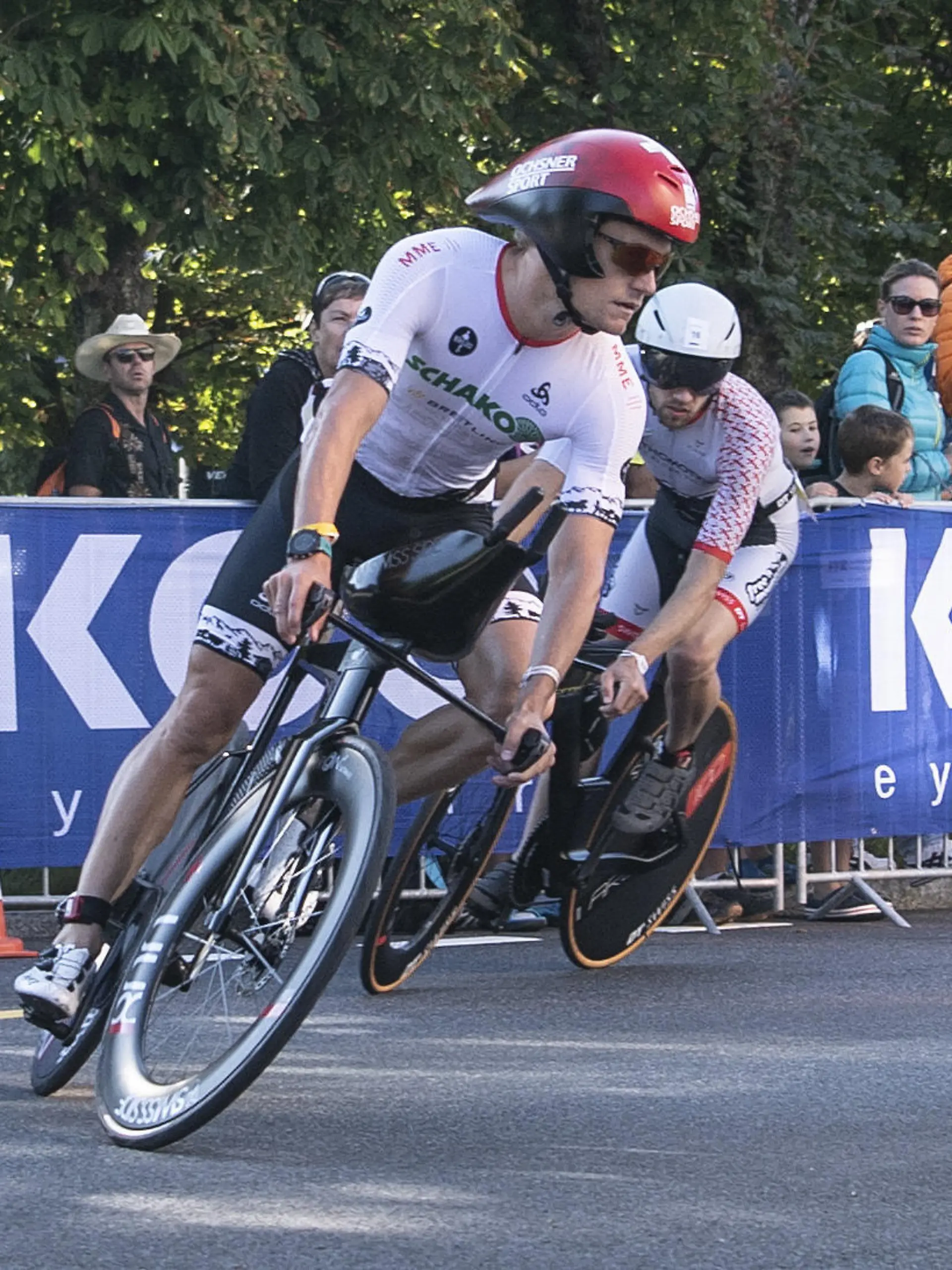 Der Schweizer Jan Van Berkel beim Radfahren am Triathlon Ironman Switzerland, am Sonntag, 5. September 2021, in Thun. Es muessen folgende Disziplinen absolviert.werden: 3,8 Kilometer Schwimmen, 180,2 Kilometer Radfahren und 42,2 Kilometer Marathonlaufen. (KEYSTONE/Peter Schneider)