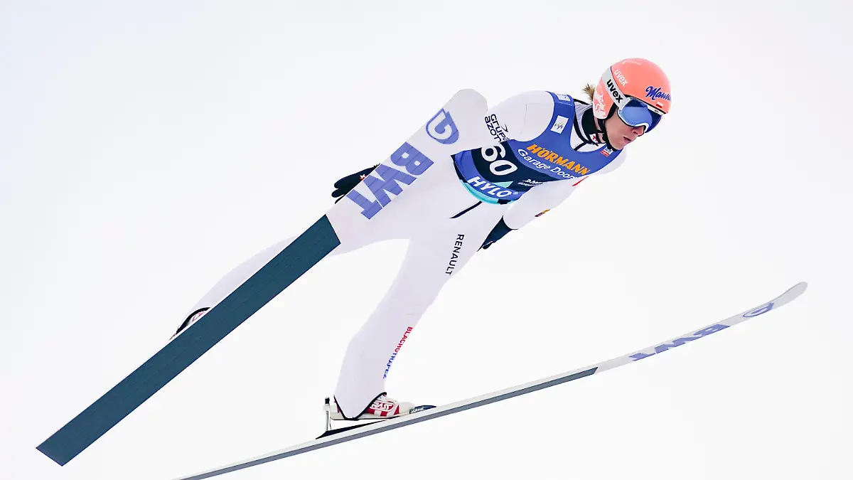Poland's David Kubacki competes during the men's  ski jumping competition of the Raw Air World Cup, of the Holmenkollen Ski Festival 2023, in Oslo, Norway, Sunday, March 12, 2023.  (Terje Bendiksby/NTB via AP)