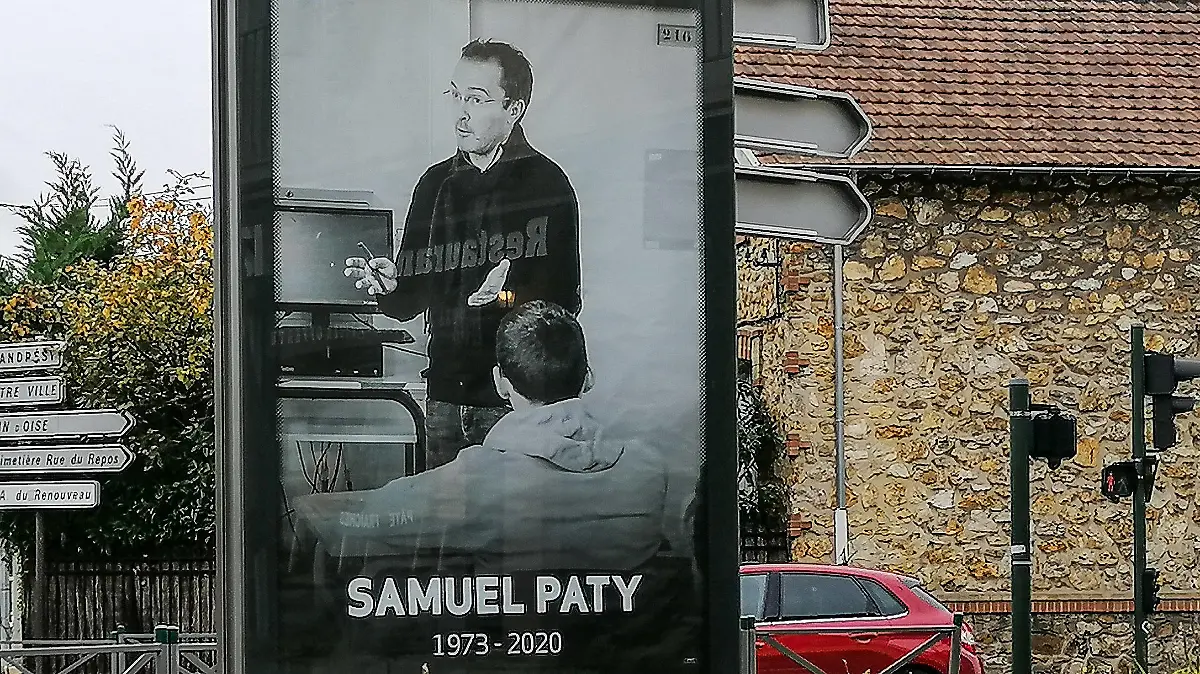 News Bilder des Tages News Bilder des Tages Hommage au professeur Samuel Paty victime d un attentat a Conflans Sainte Honorine - Illustration NEWS : Hommage au professeur victime d un attentat - Conflans Sainte Honorine - 28/10/2020 FedericoPestellini/Panoramic PUBLICATIONxNOTxINxFRAxITAxBEL