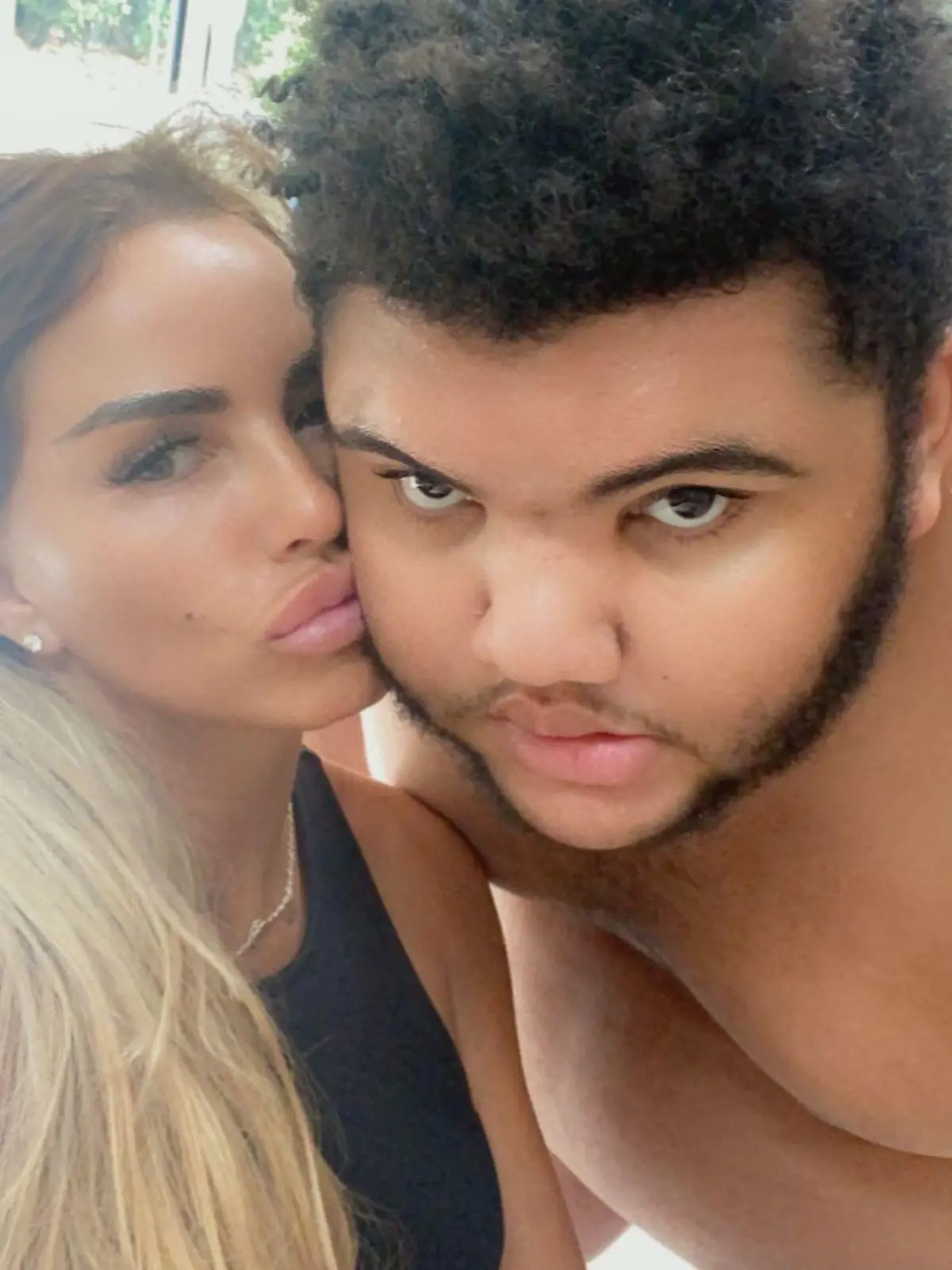 Katie Price liebt ihren Sohn Harvey sehr.