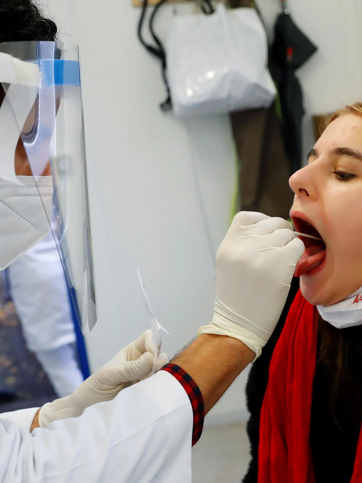 FILE PHOTO: A health care worker performs a fast PCR test at a test center of Confidence laboratory, amid the coronavirus disease (COVID-19) outbreak, in Vienna, Austria October 30, 2020.   REUTERS/Leonhard Foeger/File Photo