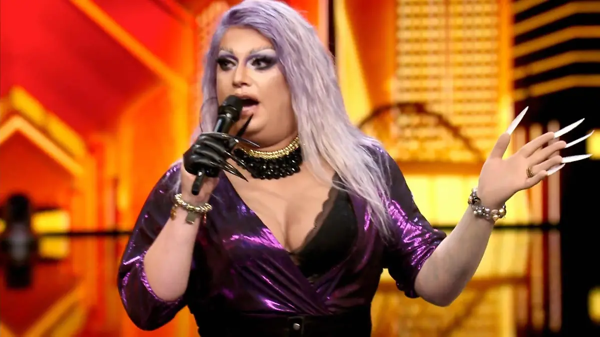 Pam Pengco ist bunt, witzig, derb - und vor allem lustig! Eine Drag Queen macht Stand-Up Comedy