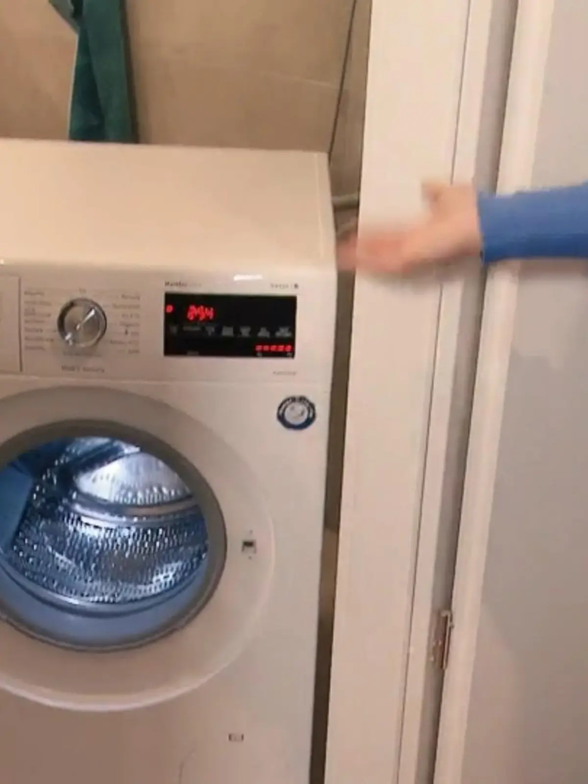 Es ist ärgerlich und vielen Verbrauchern schon passiert, die Waschmaschine geht kaputt und das kurz vor Garantie-Ende. Welche Möglichkeiten betroffene Verbraucher dann haben, sehen Sie im Video.