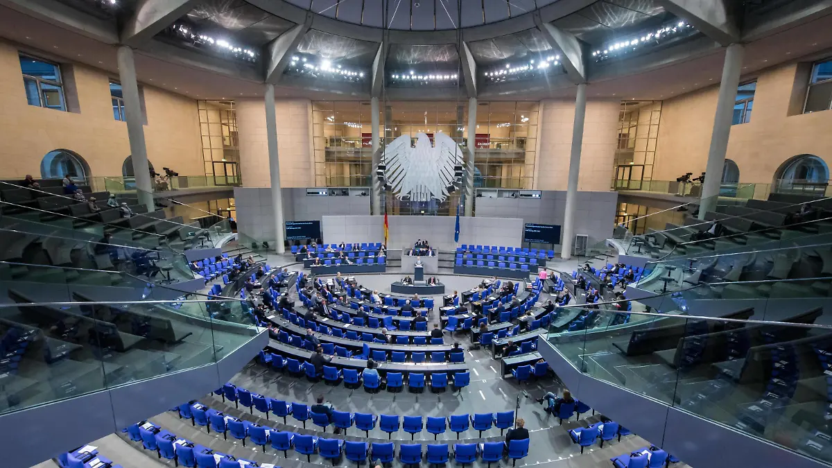  Berlin, Plenarsitzung im Bundestag Deutschland, Berlin - 30.10.2020: Im Bild ist der Plenarsaal während der Sitzung des deutschen Bundestags zu sehen. Berlin Bundestag Berlin Deutschland *** Berlin, Plenary Session in the Bundestag Germany, Berlin 30 10 2020 The picture shows the plenary hall during the session of the German Bundestag Berlin Bundestag Berlin Germany