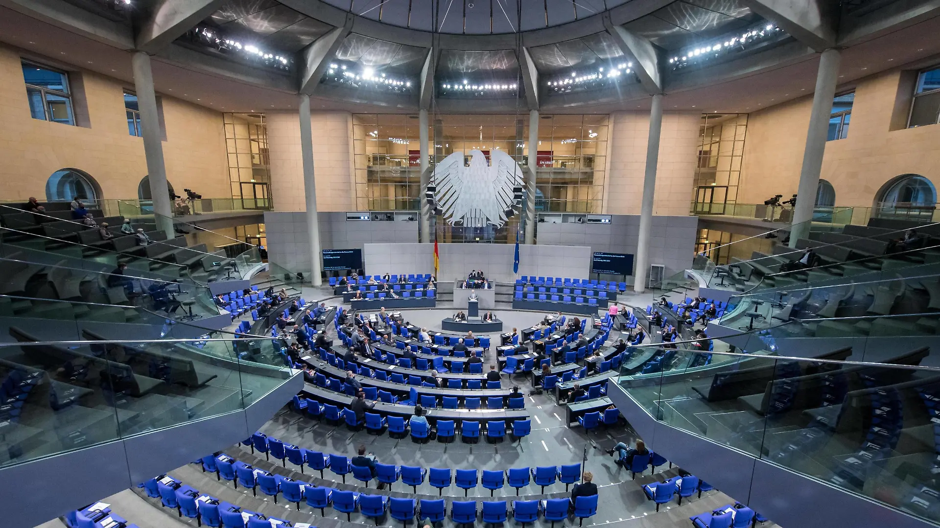 Berlin, Plenarsitzung im Bundestag Deutschland, Berlin - 30.10.2020: Im Bild ist der Plenarsaal während der Sitzung des deutschen Bundestags zu sehen. Berlin Bundestag Berlin Deutschland *** Berlin, Plenary Session in the Bundestag Germany, Berlin 30 10 2020 The picture shows the plenary hall during the session of the German Bundestag Berlin Bundestag Berlin Germany